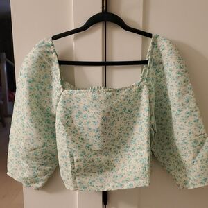 Levi's NWT-The Statement Blouse Turquoise Floral/White Background Puff Sleeve XL